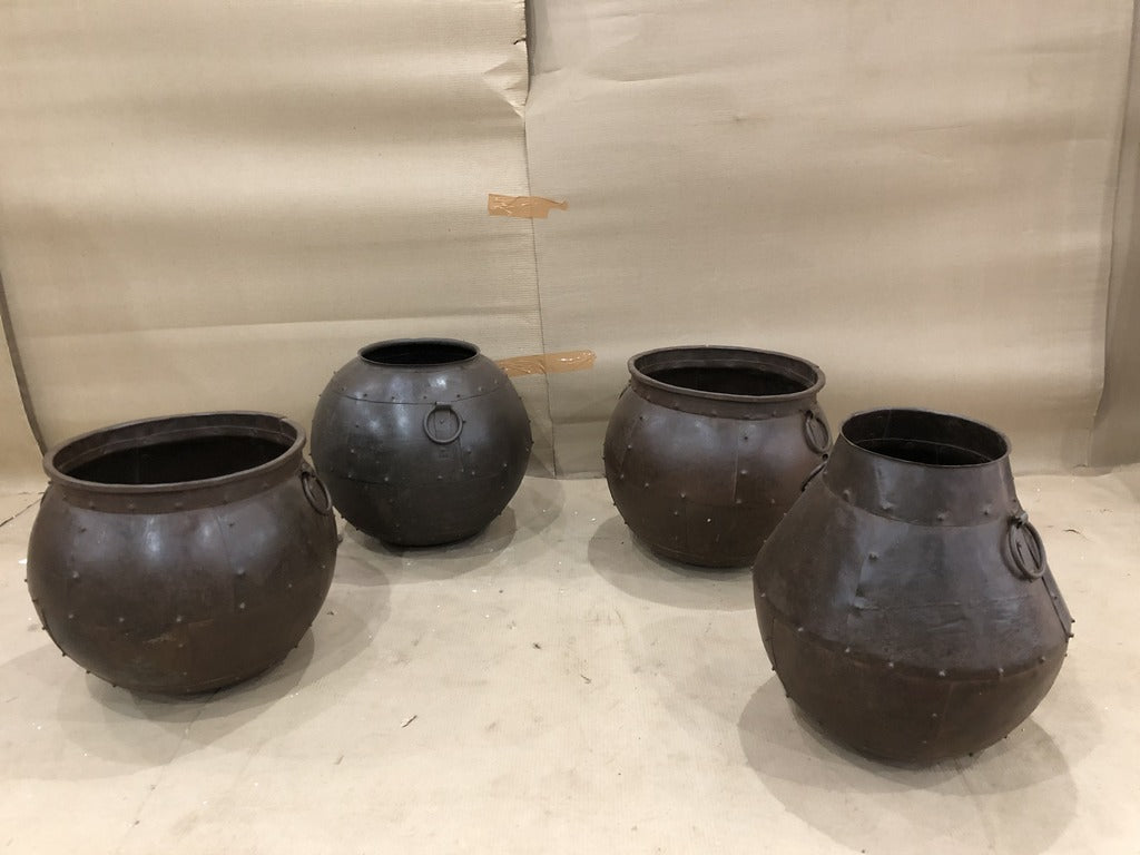 IRON POT