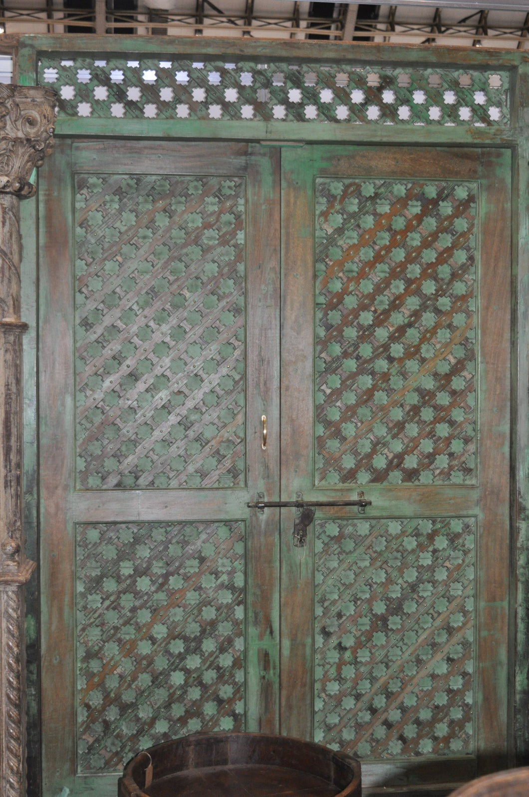 WOODEN DOOR