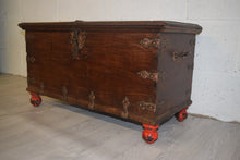 Load image into Gallery viewer, ANTIQUE WOODEN CHEST
