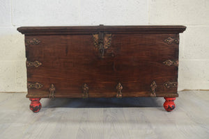 ANTIQUE WOODEN CHEST