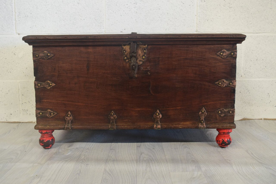 ANTIQUE WOODEN CHEST