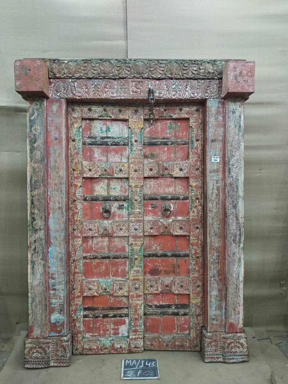 WOODEN DOOR