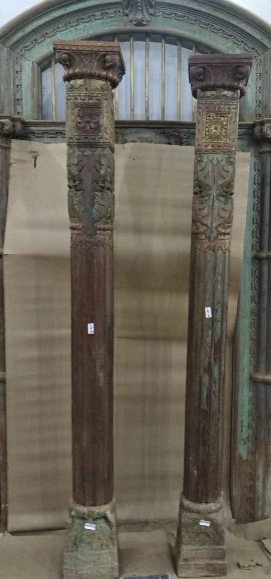 WOODEN PILLAR