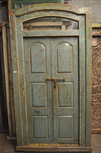 WOODEN DOOR