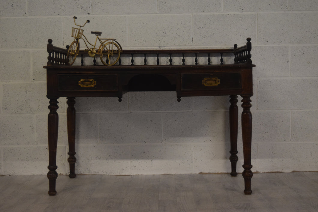 WOODEN OFFICE TABLE