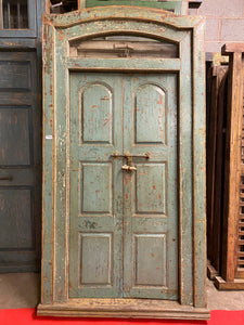 WOODEN DOOR