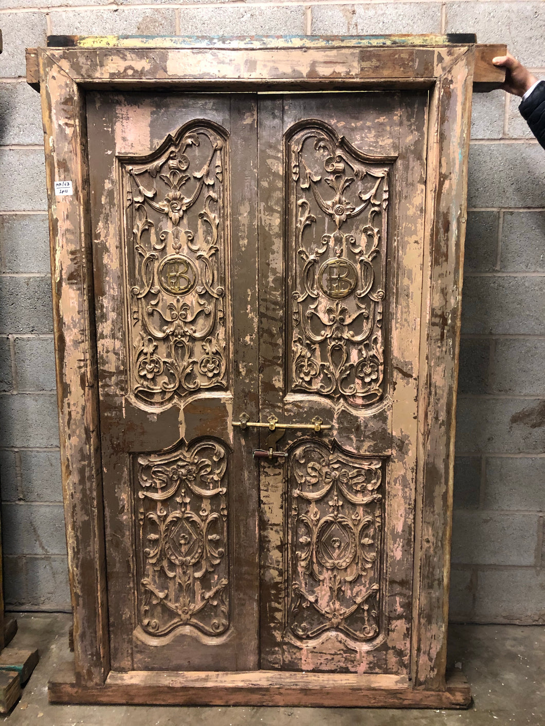 WOODEN DOOR