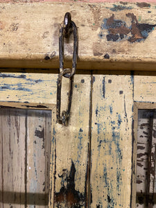 WOODEN DOOR