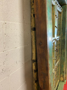 WOODEN DOOR