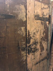 WOODEN DOOR